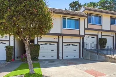 2419 Rowntree Way photo 2