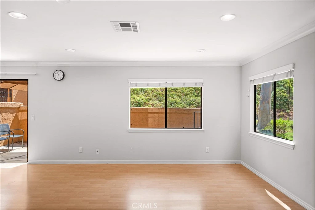 Interior 4