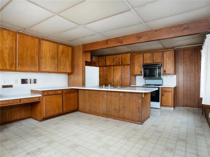 Photo 2 of 18325 Patronella Avenue