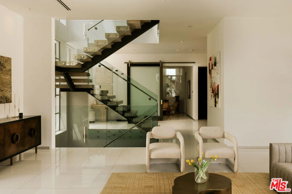 Interior 3