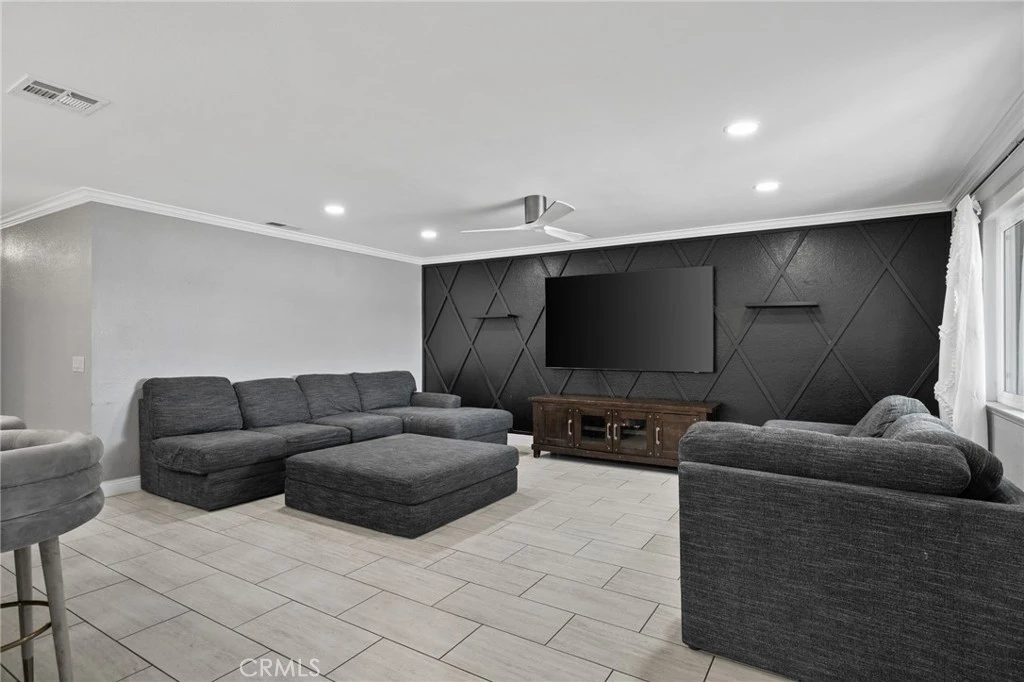 Interior 4