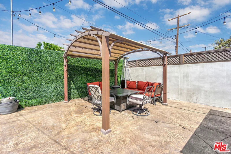 8823 S Wilton Place photo 2