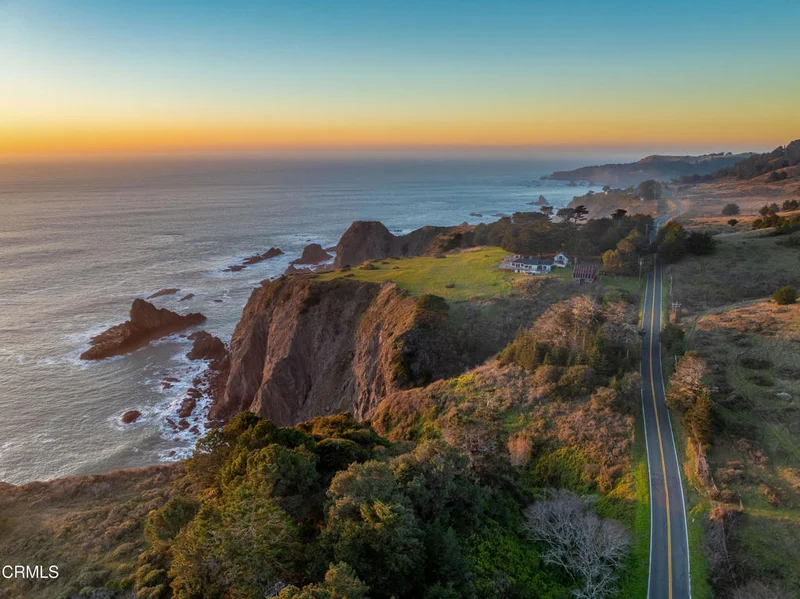 Photo 2 of 1990 S Highway 1