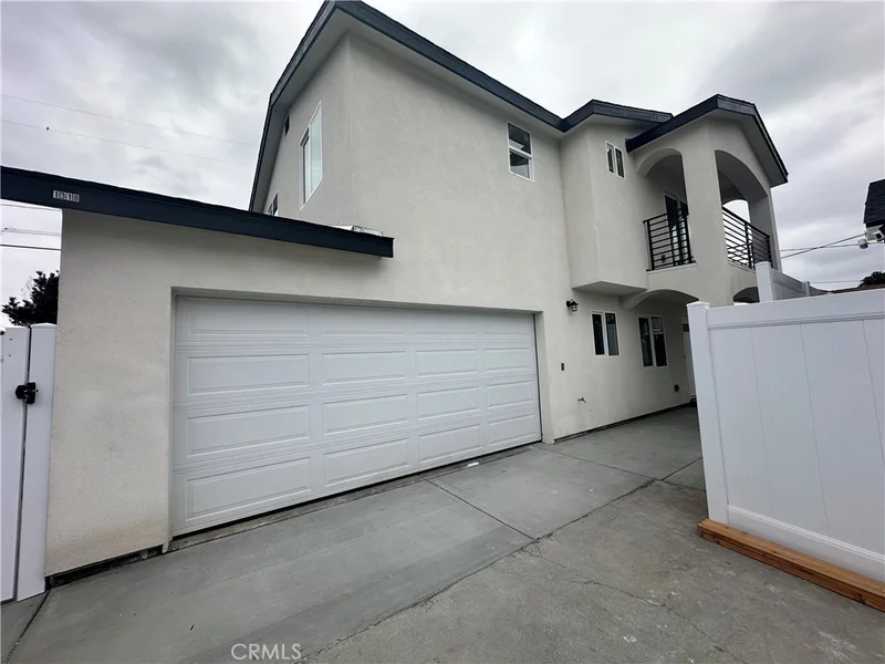 1318 W 131st A