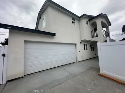 1318 W 131st A