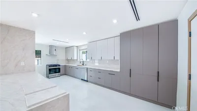 13633 Delano Street photo 2