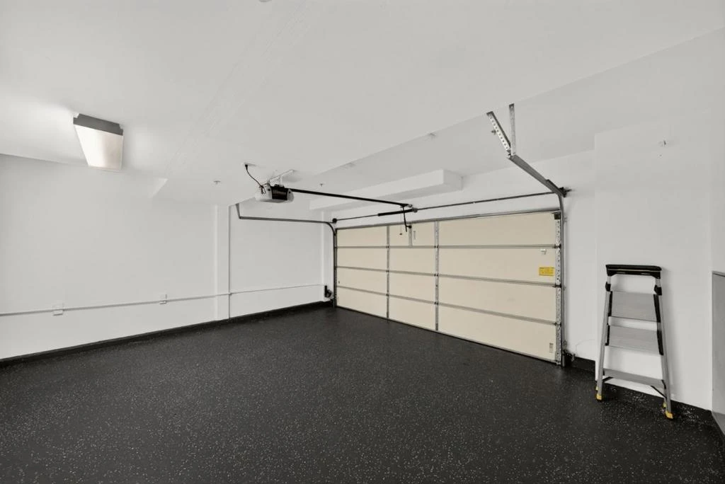 Interior 4