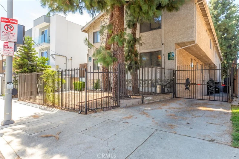 Photo 2 of 6847 Haskell Avenue 1