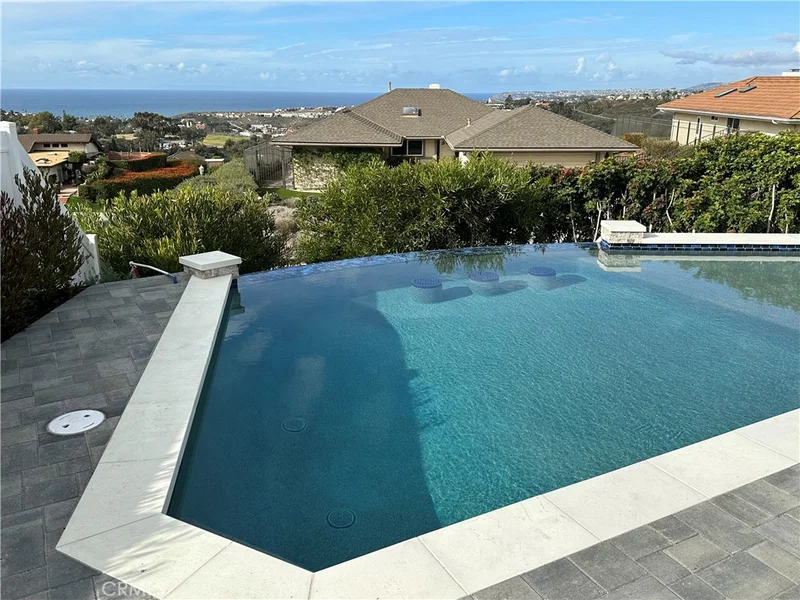 946 Avenida Presidio photo 2
