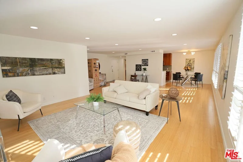 4407 Francis Avenue 201 photo 2