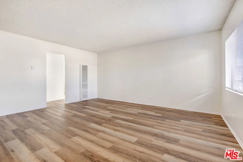 14108 Doty Avenue 23