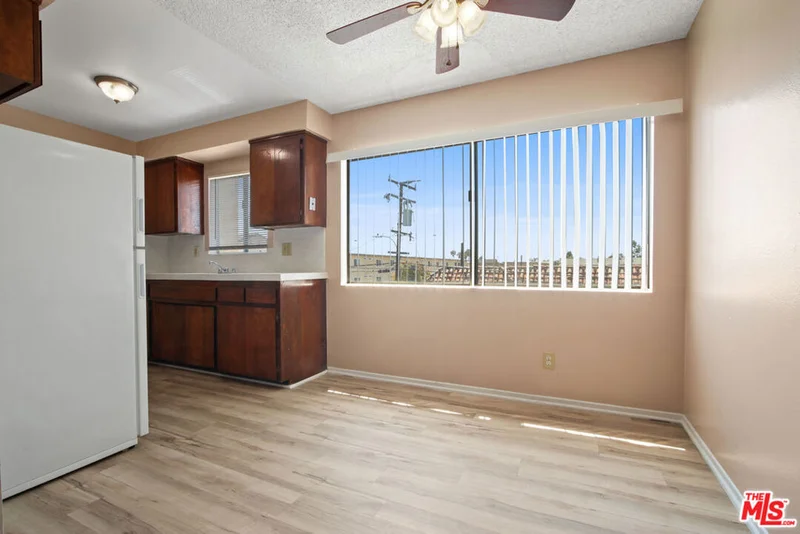 14108 Doty Avenue 38 photo 2