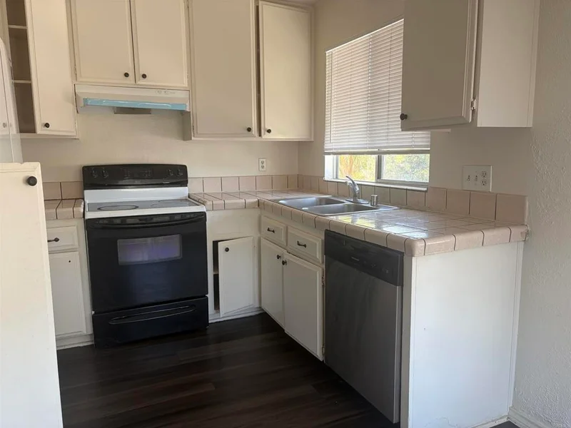 Photo 2 of 4329 Central Avenue 6