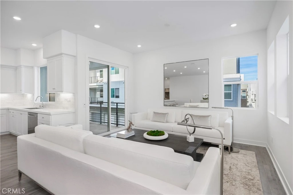 Interior 4