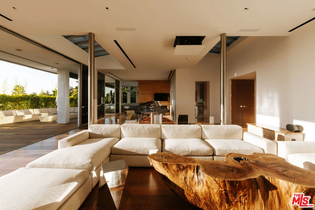 Interior 3