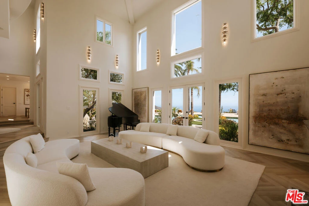 Interior 4