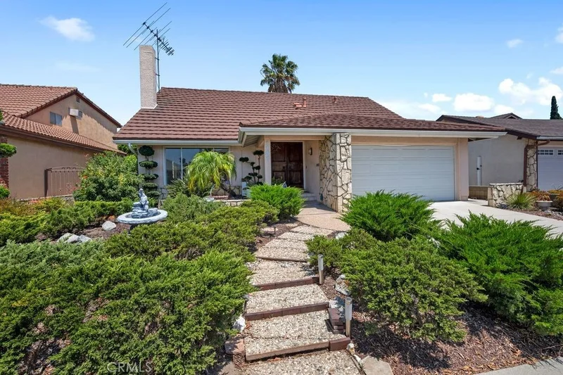 1151 Oakfair