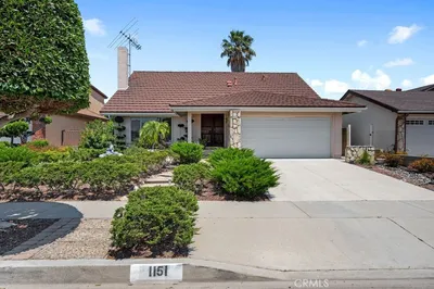 1151 Oakfair photo 2