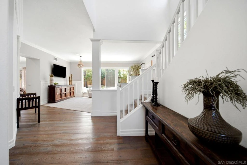 Interior 4