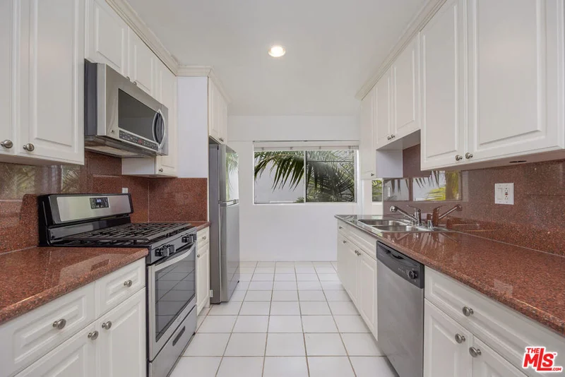 440 S Roxbury Drive 201 photo 2