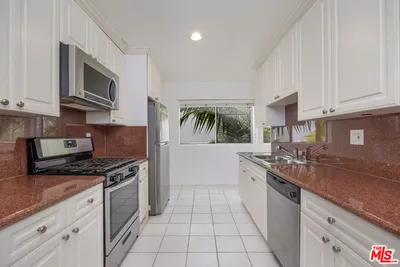440 S Roxbury Drive 201 photo 2