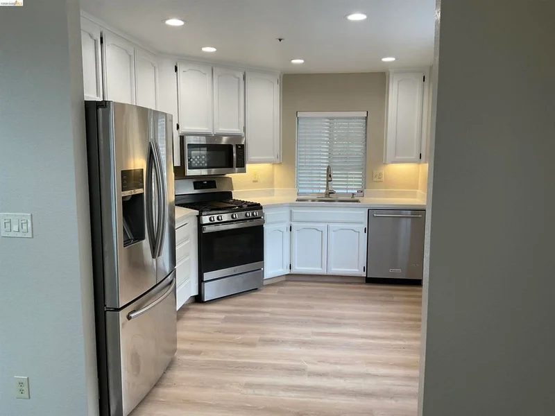 1020 Bellflower Street photo 2