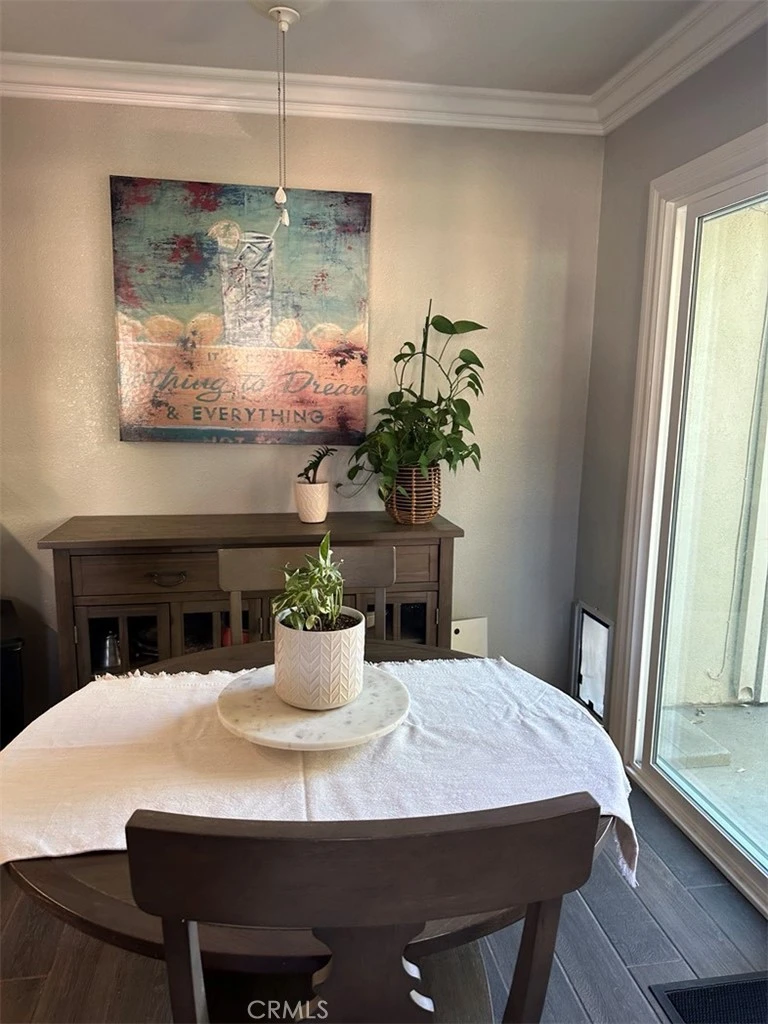 Interior 4