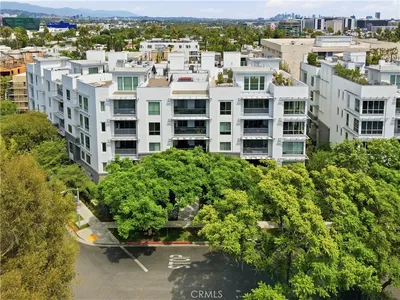 450 N Palm Dr 407 photo 2