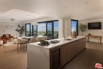 8420 W Sunset Boulevard 702