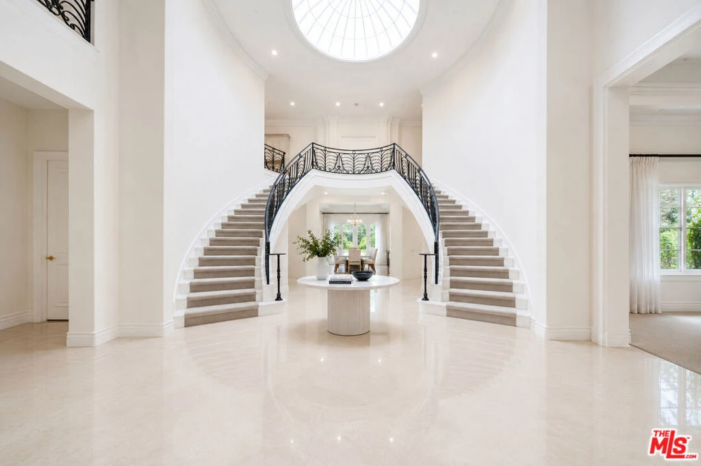 Interior 3