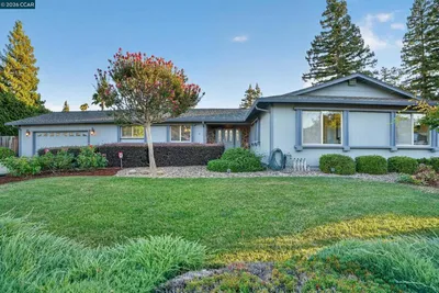 8 Casey Glen Ct