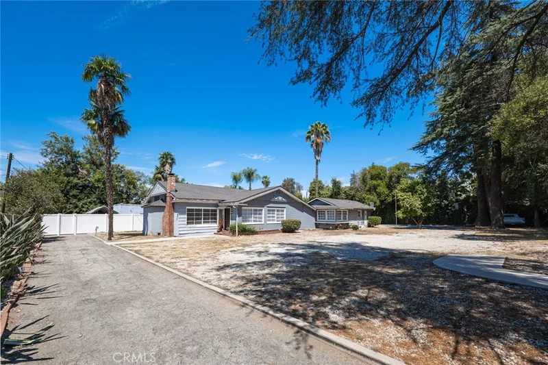 14151 Chandler photo 2