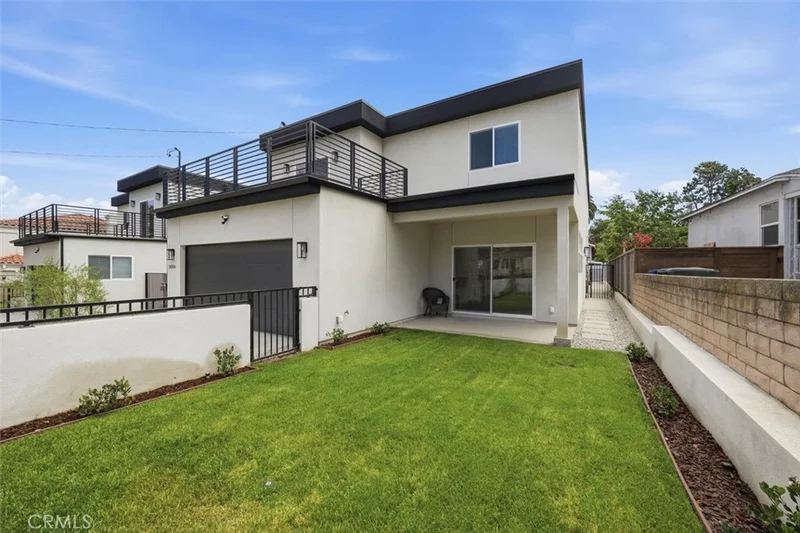 24222 Ocean Avenue photo 2