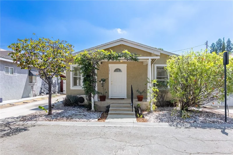 Photo 2 of 1457 E California