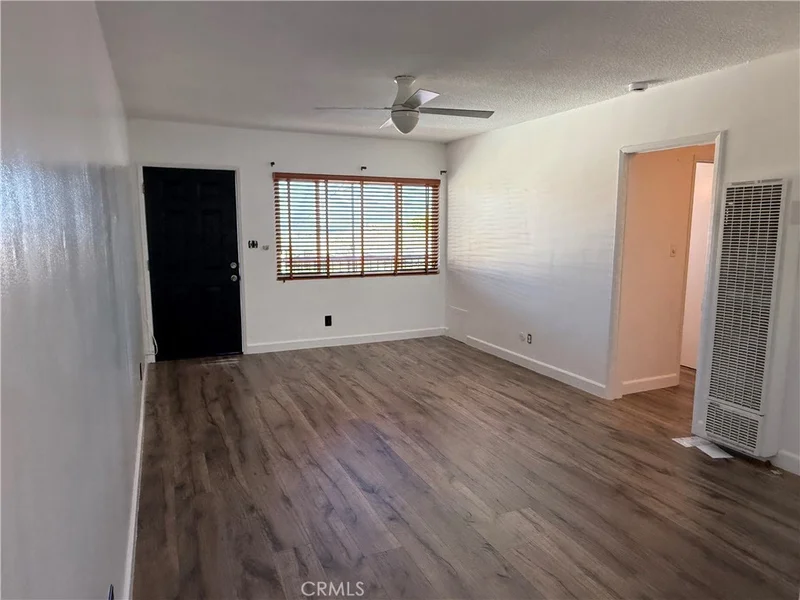 1023 W 19th Street 3