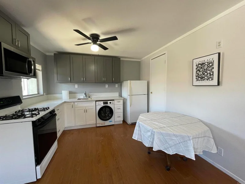 148 W Hall Avenue photo 2
