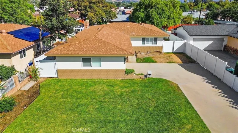 Photo 2 of 3025 N Alameda
