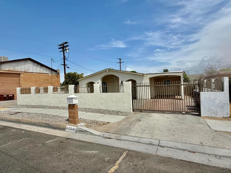 85041 Cairo Street photo 2