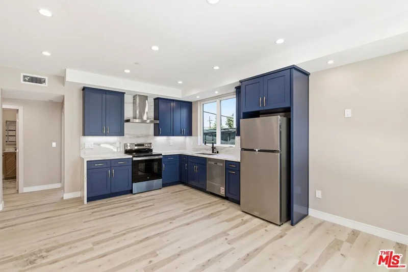227 N Burlington Avenue 3