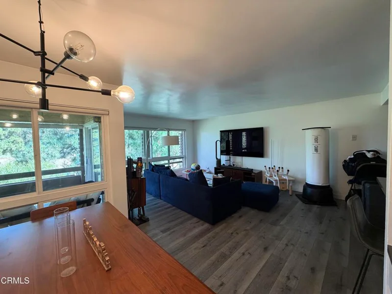 6250 Buckingham Parkway 201
