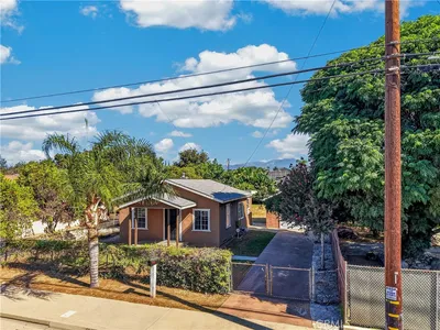 921 W Grand