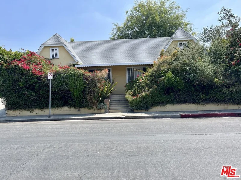 Photo 2 of 500 N Kingsley Drive