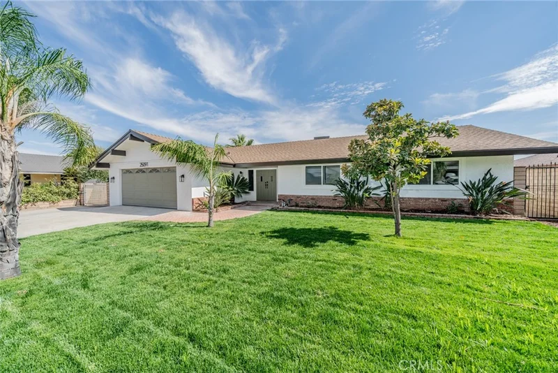Photo 2 of 25091 Lamayo Avenue