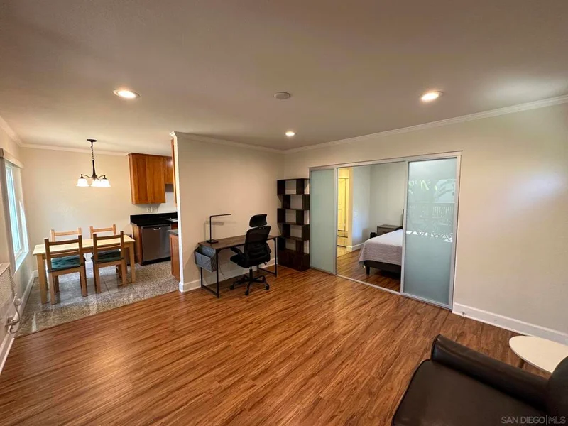 8521 Villa La Jolla A photo 2
