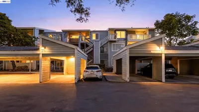 37168 Meadowbrook Cmn 304