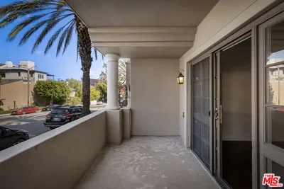 851 N San Vicente Boulevard 102