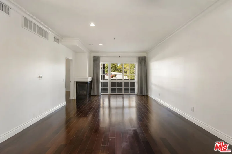 851 N San Vicente Boulevard 102 photo 2