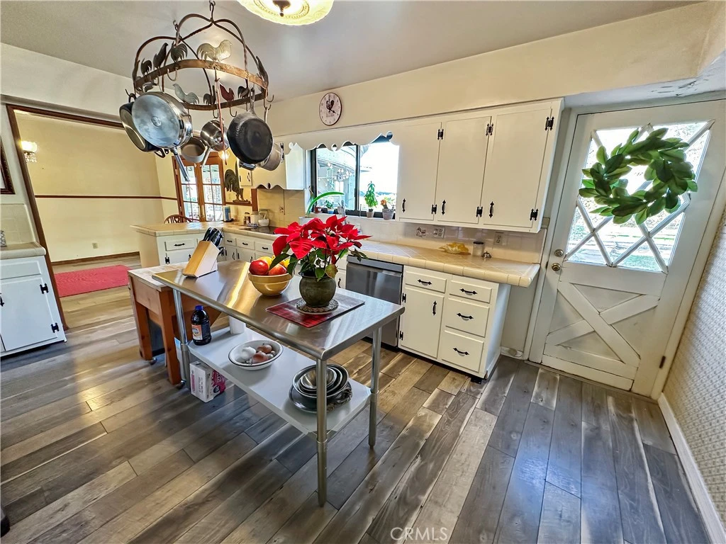 Interior 4