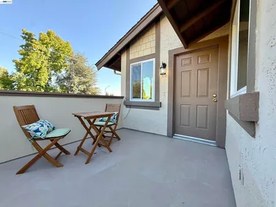 136 Hackamore Ln