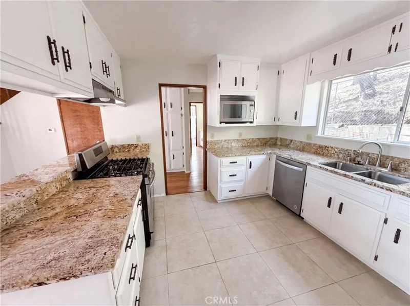 Photo 2 of 22360 Briarwood